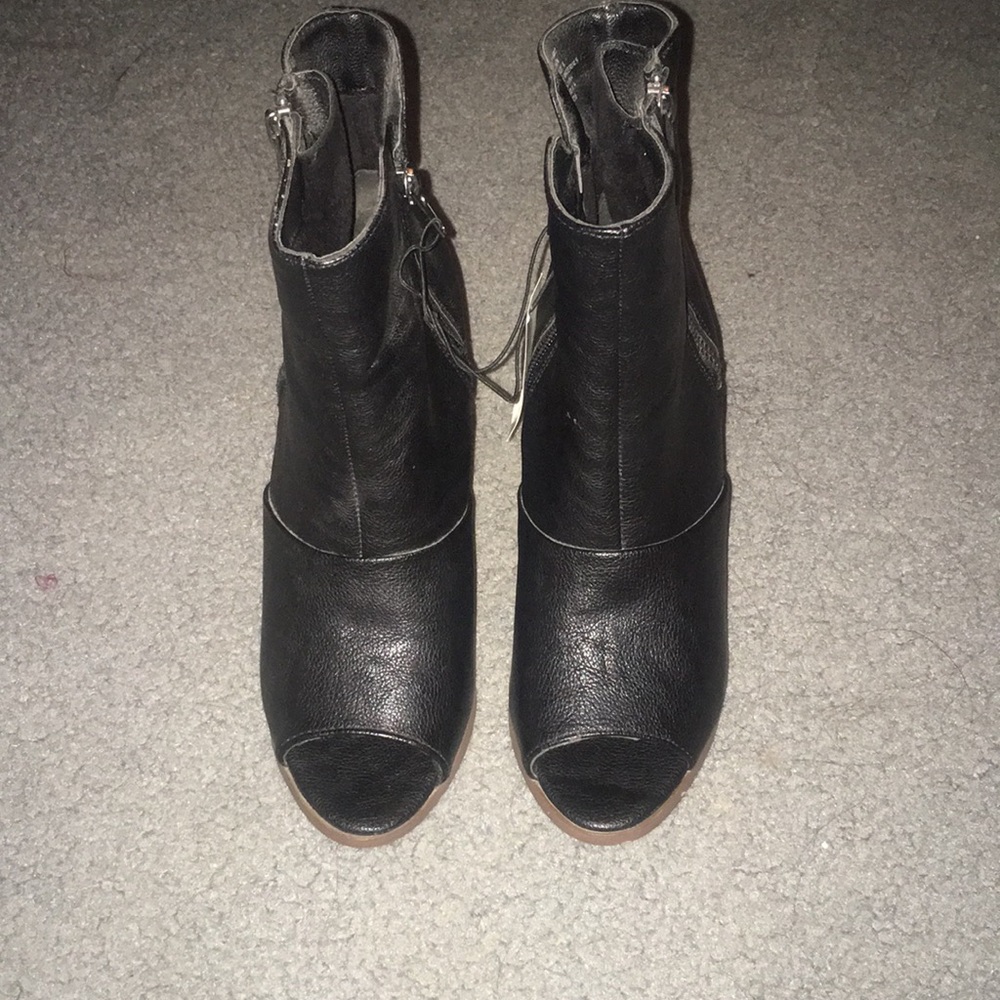 Heel booties